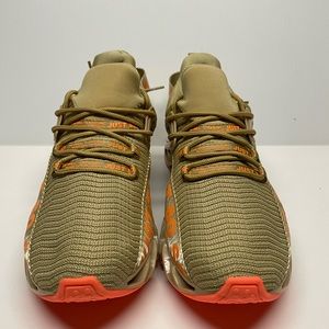 Just So So Mens 44 Tan and Orange